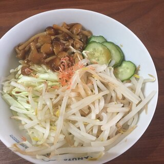 野菜たっぷりなめこサラダ！